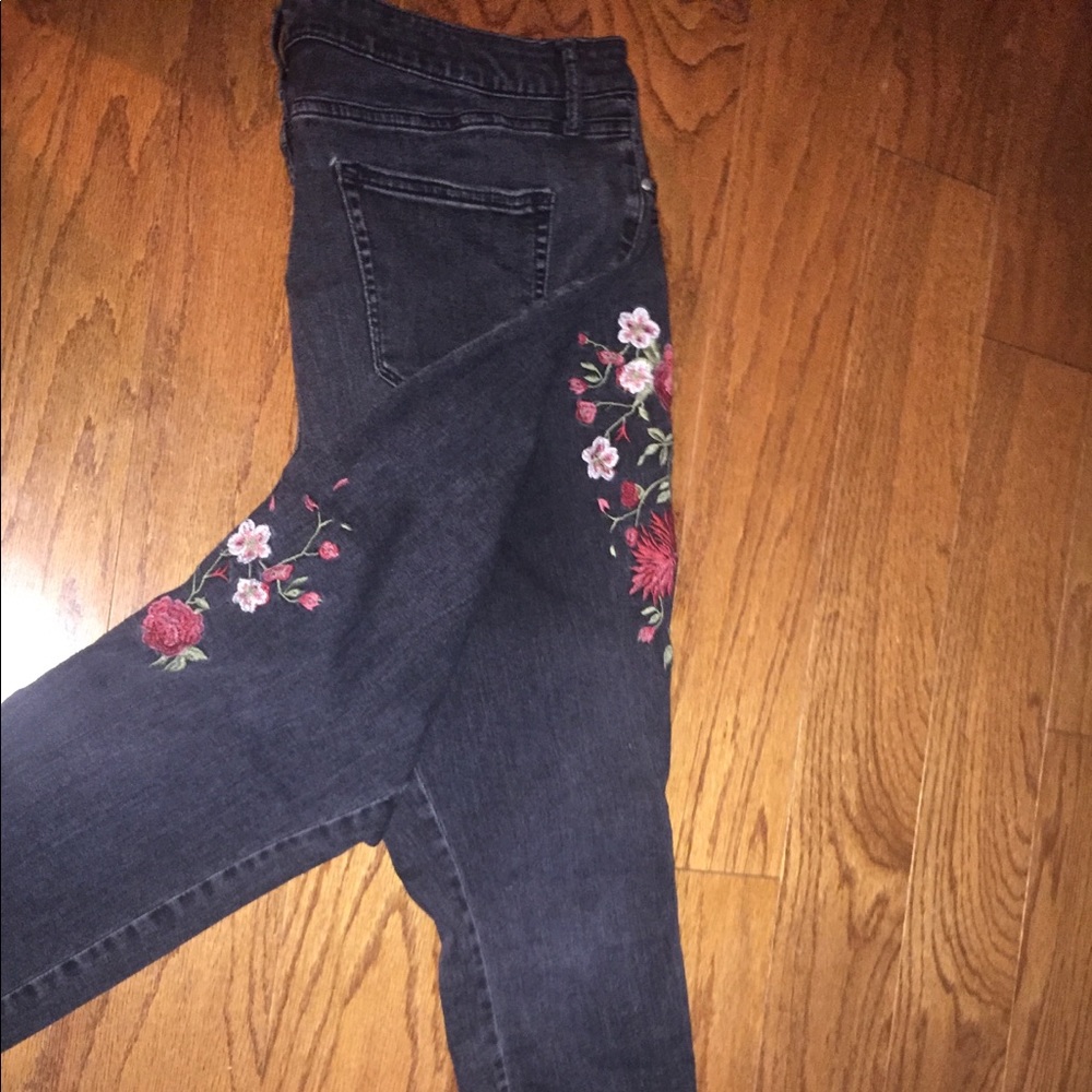 ANA ROSE EMBROIDERED JEANS